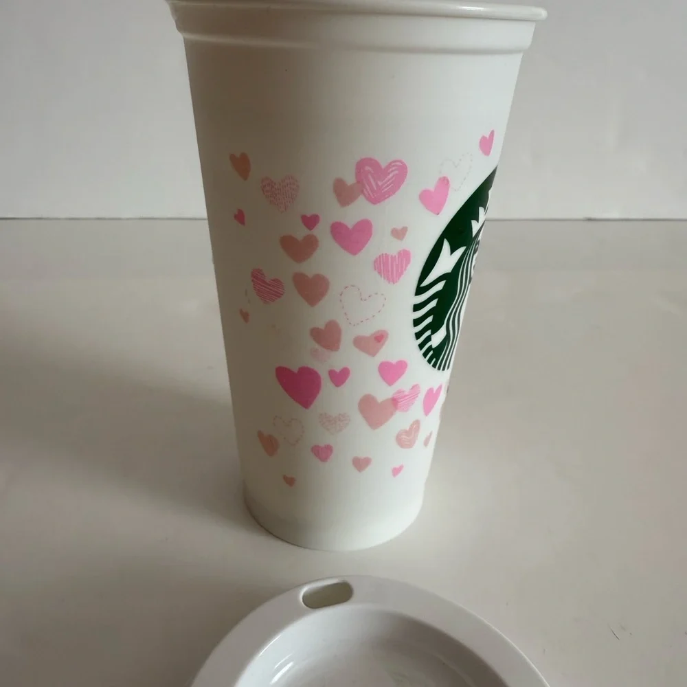 Starbucks 2022 Valentines 16 0z reusable cup with color changing hearts